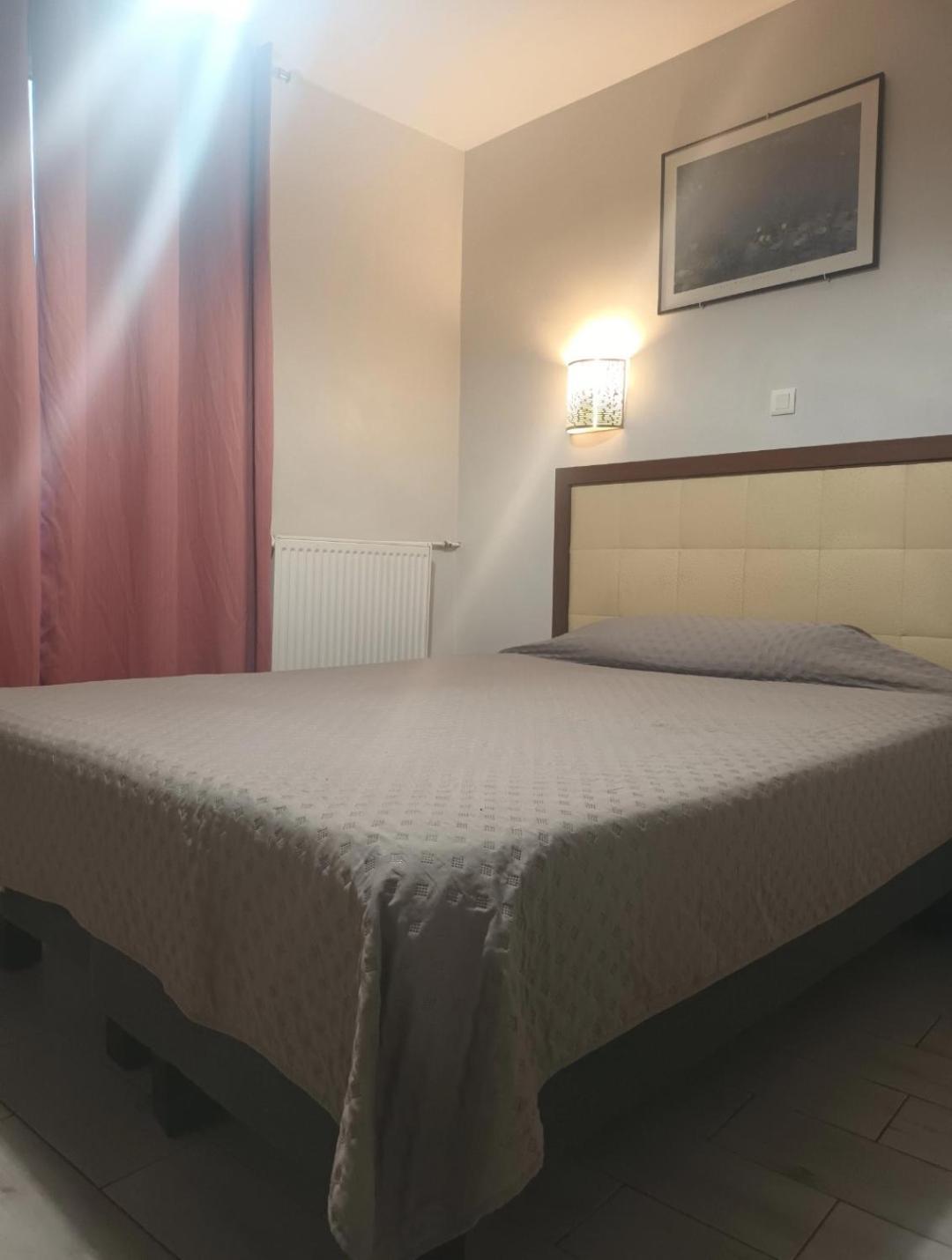 Hotel De Lorraine *