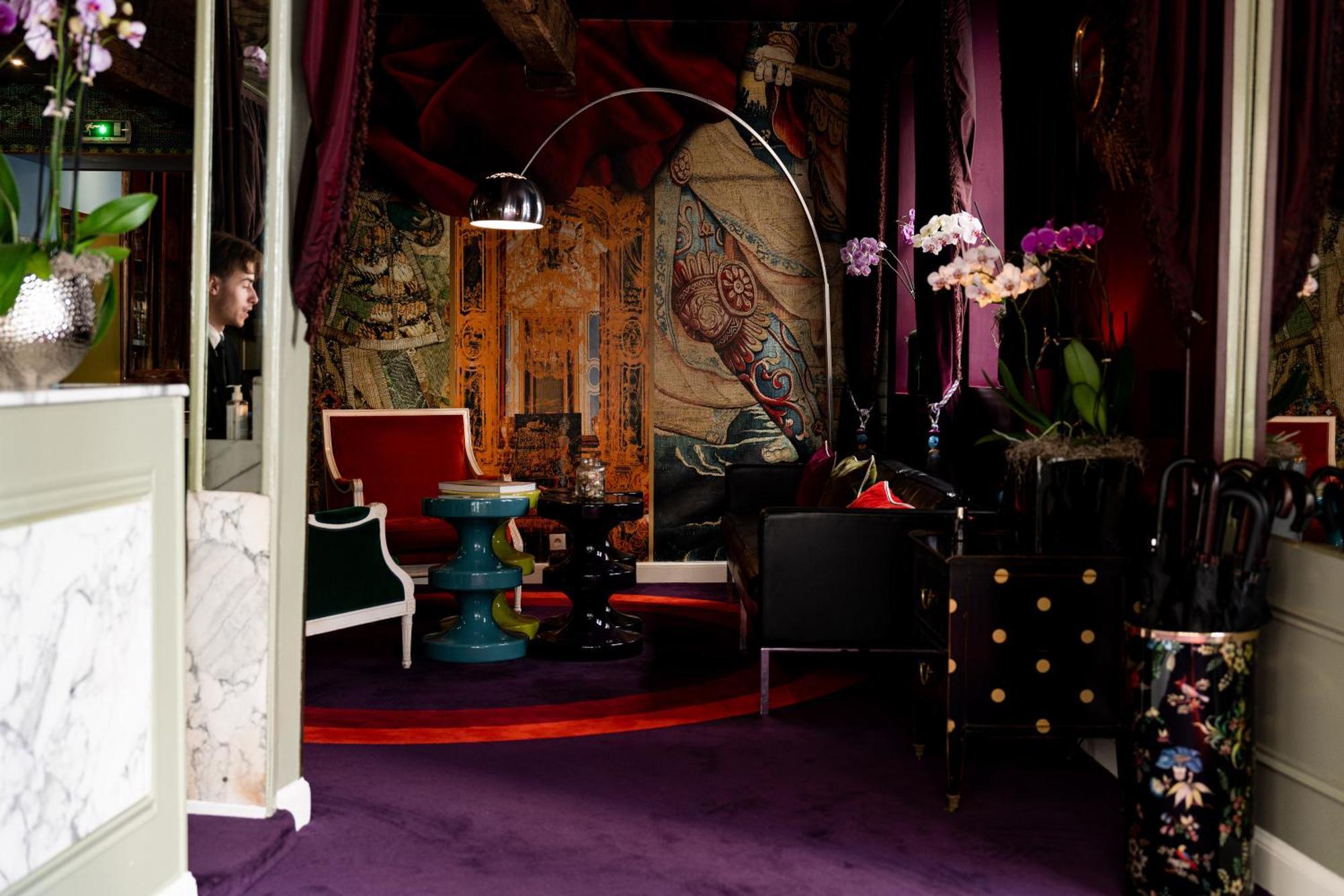 Du Petit Moulin, Haute Couture By Lacroix 4* Paris