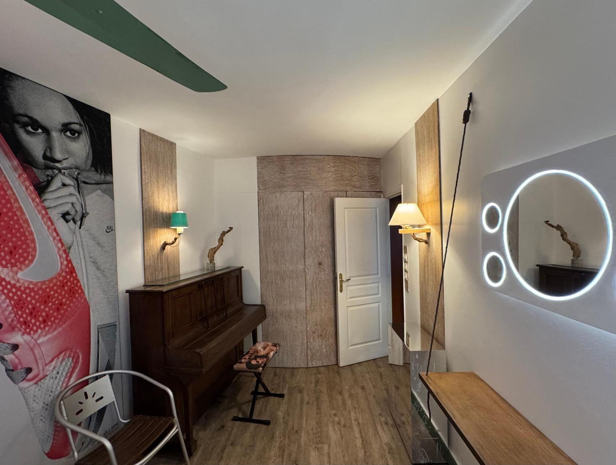 Apartment Red Flat Paris