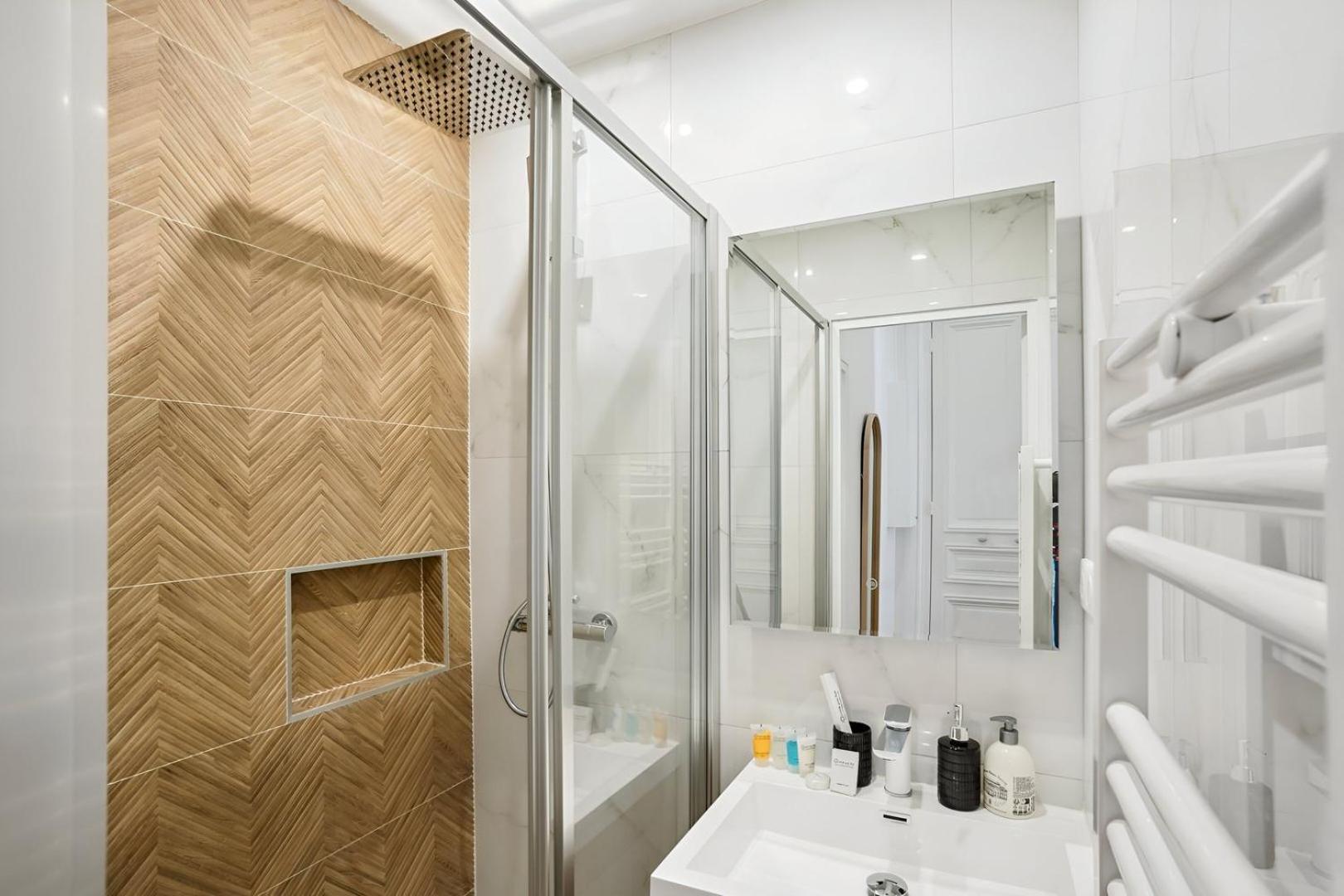 307-suite Serbie - Superbe A Appartement *
