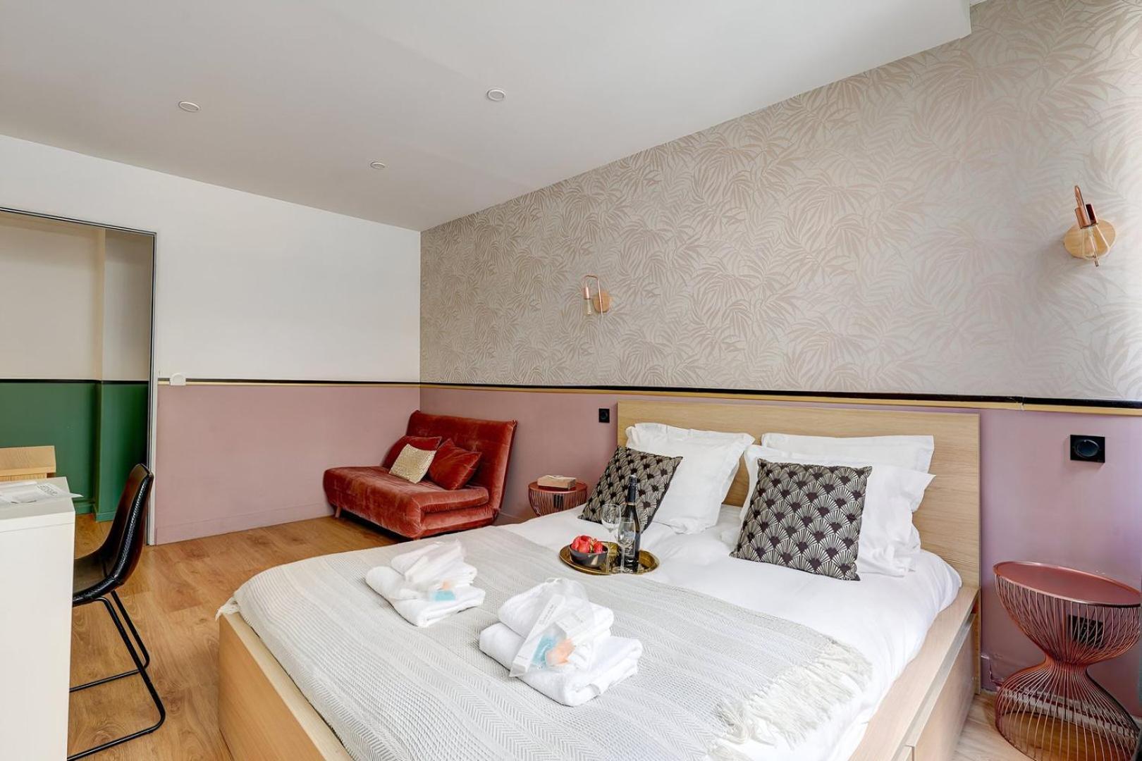 370 Anthony - Superbe A * Paris