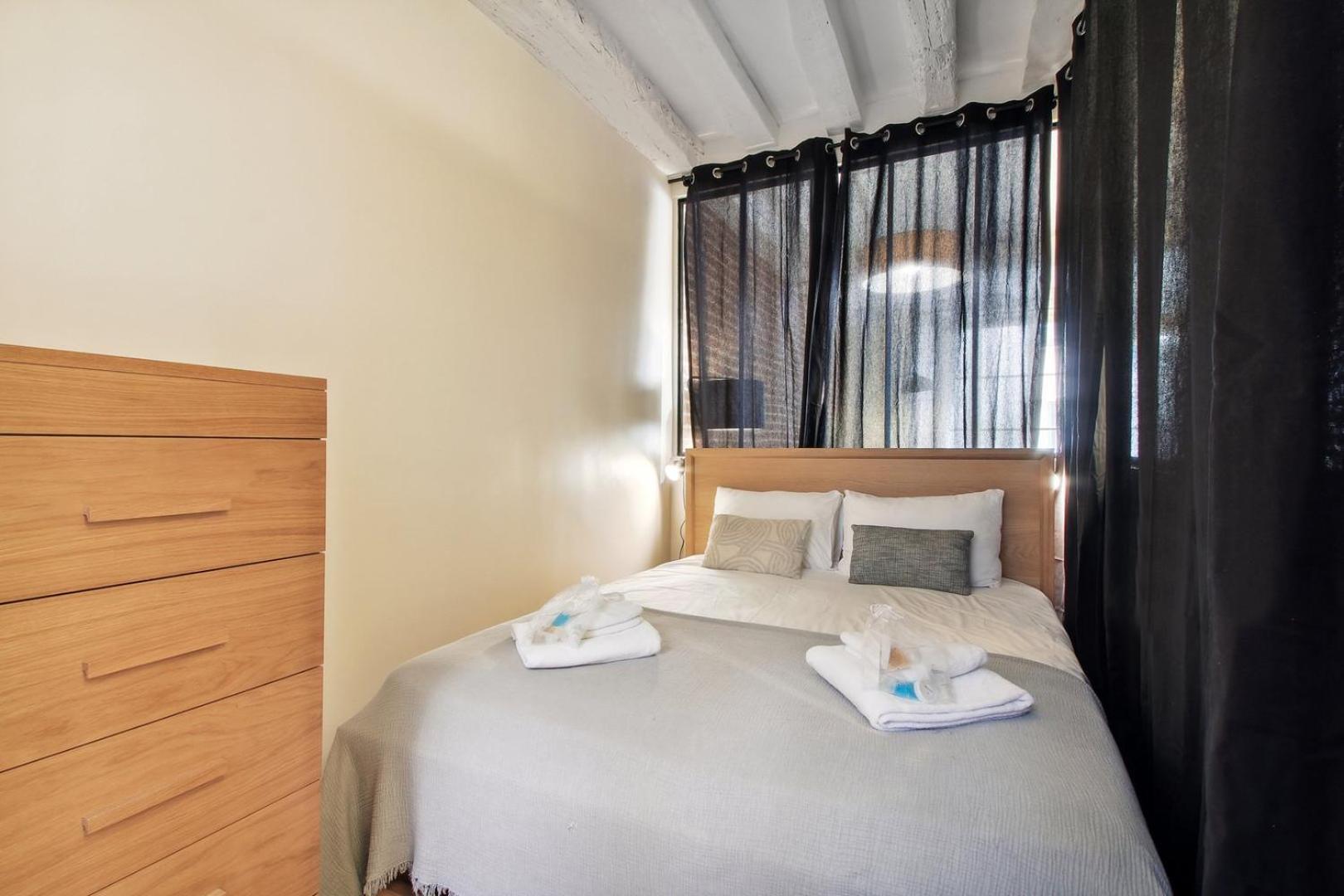 Appartement 256 Rosiers - Superb In Paris. *