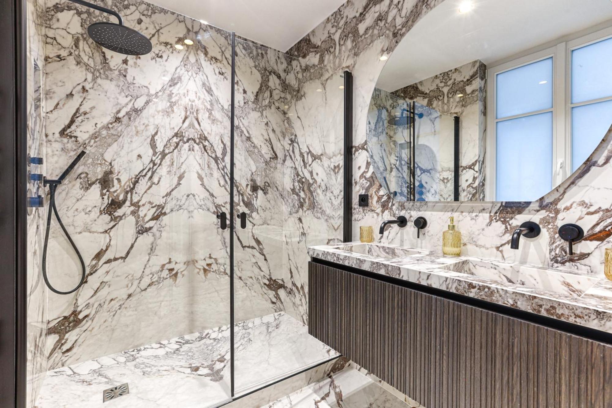 Apartment Elegant Luxury For 6 On Champs-elysees