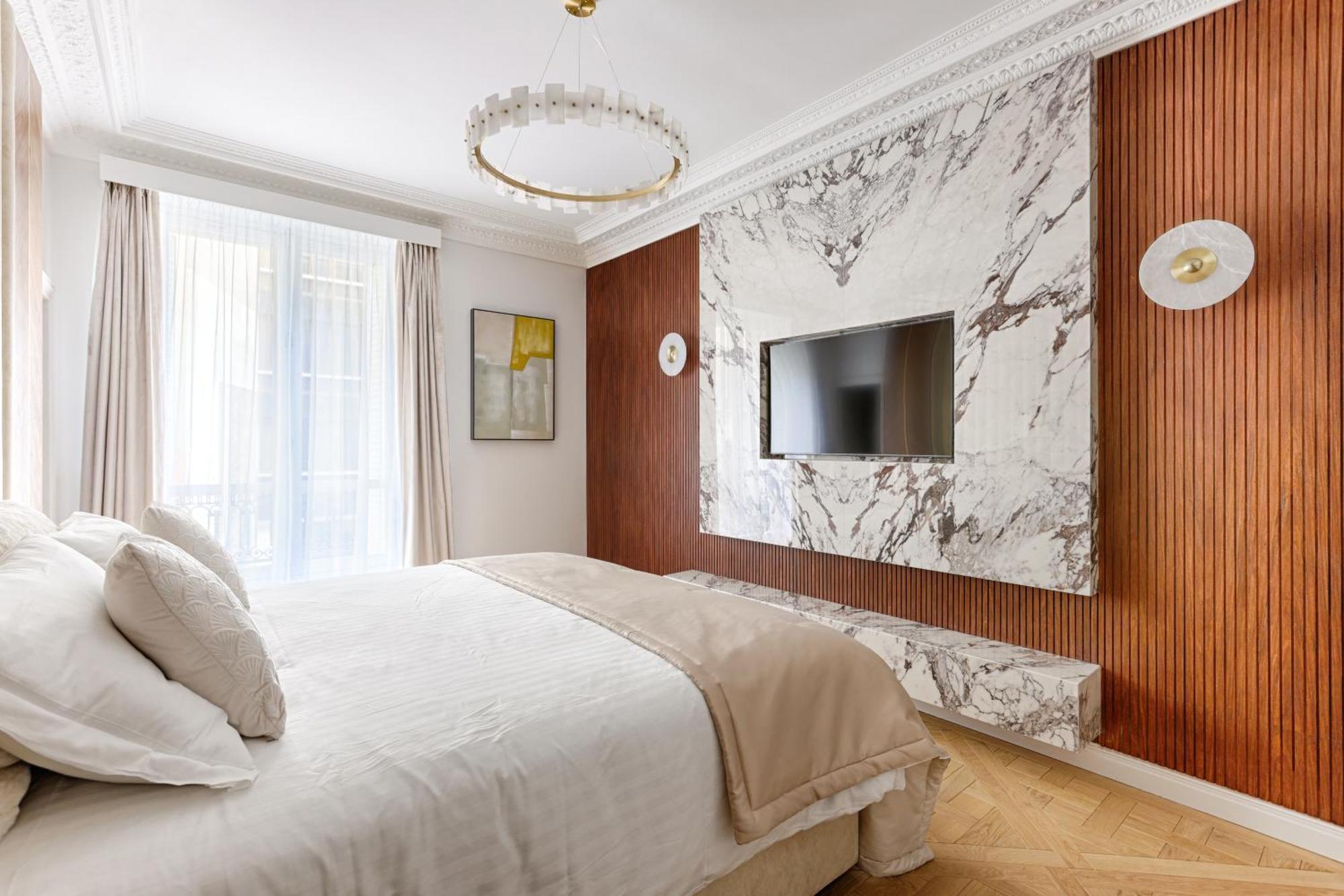 Elegant Luxury For 6 On Champs-elysees Paris