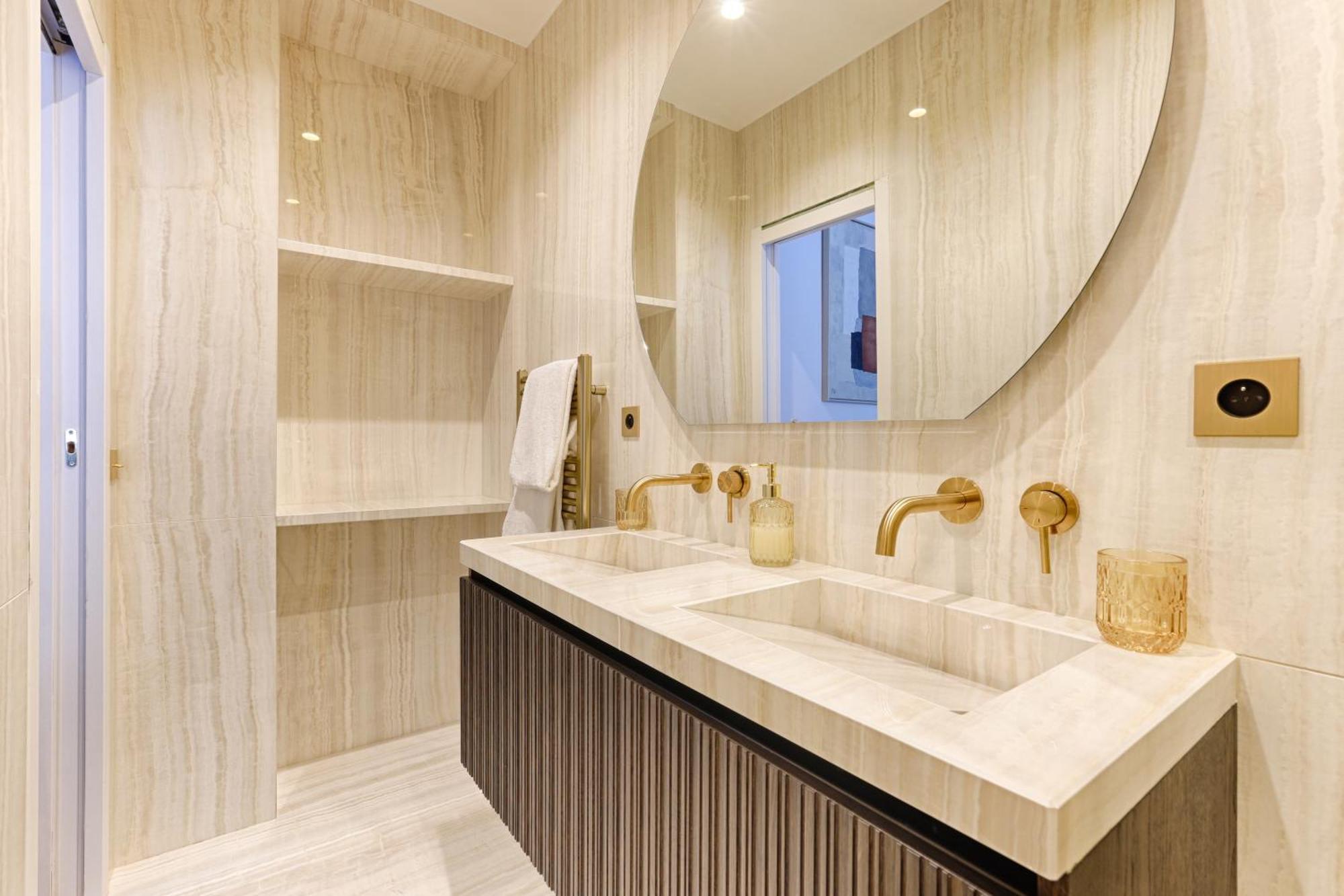 Apartment Elegant Luxury For 6 On Champs-elysees
