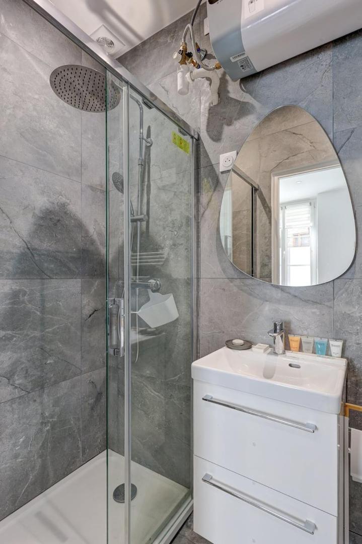 588 Emmeline - Superbe A Paris