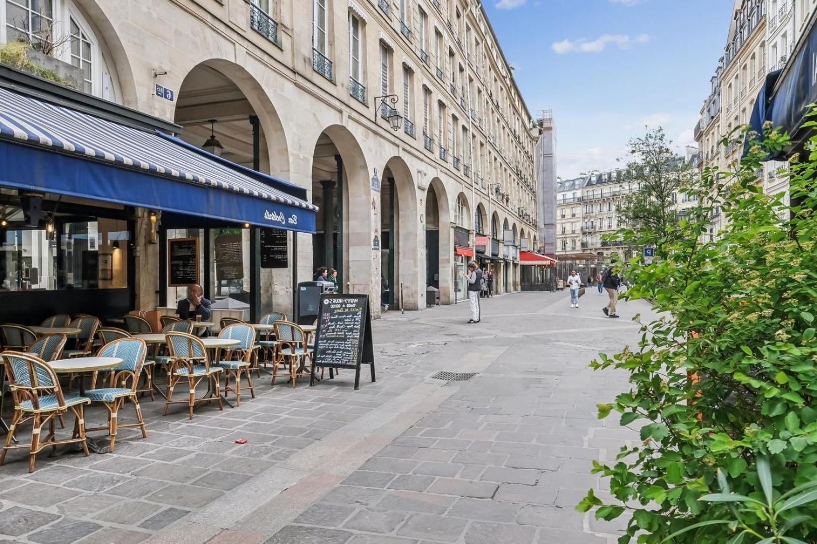 Apartment Bnbnook - Chic - Steps From Les Halles & The Louvre Paris
