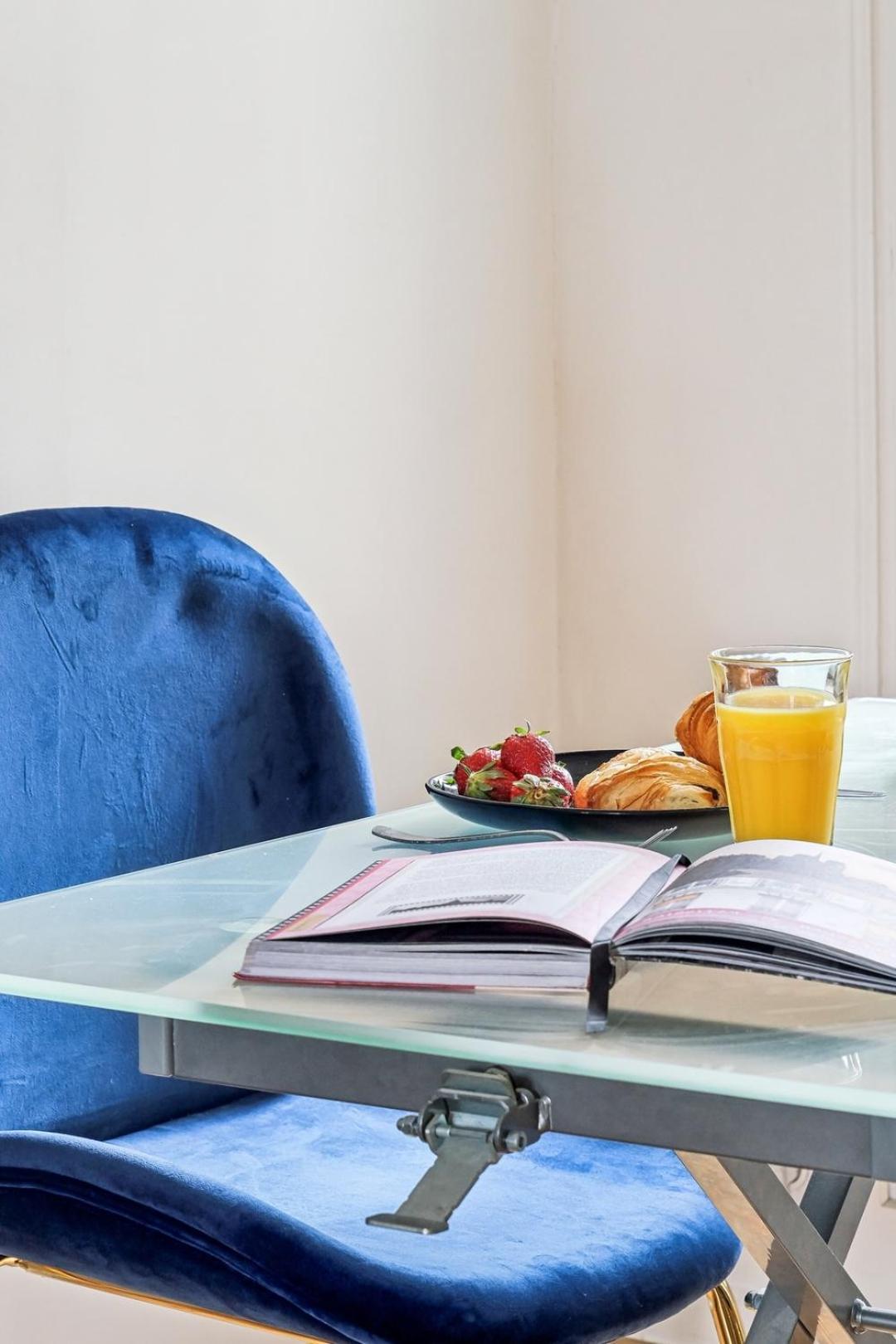 Bnbnook - Chic - Steps From Les Halles & The Louvre Apartment *