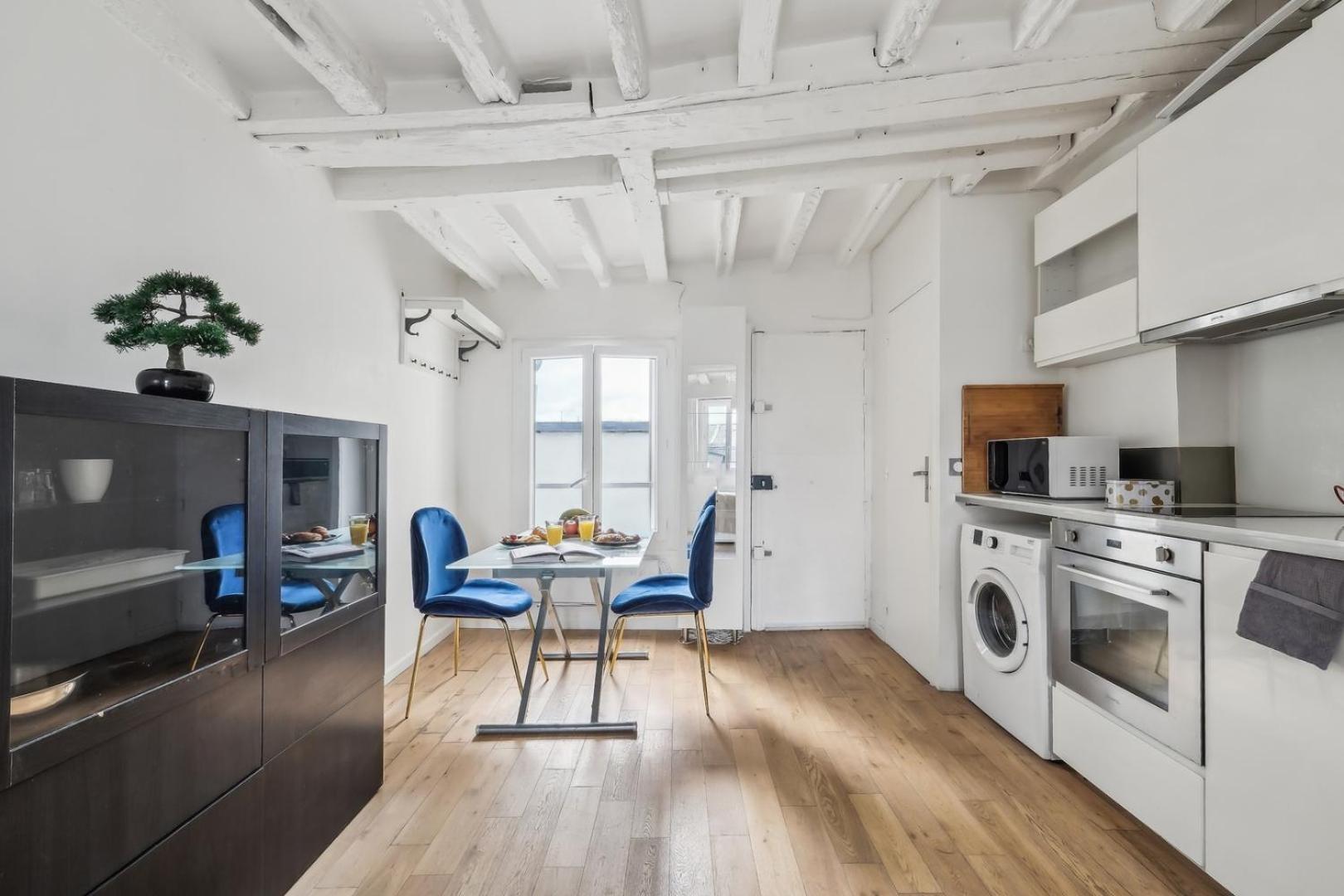 Bnbnook - Chic - Steps From Les Halles & The Louvre Apartment