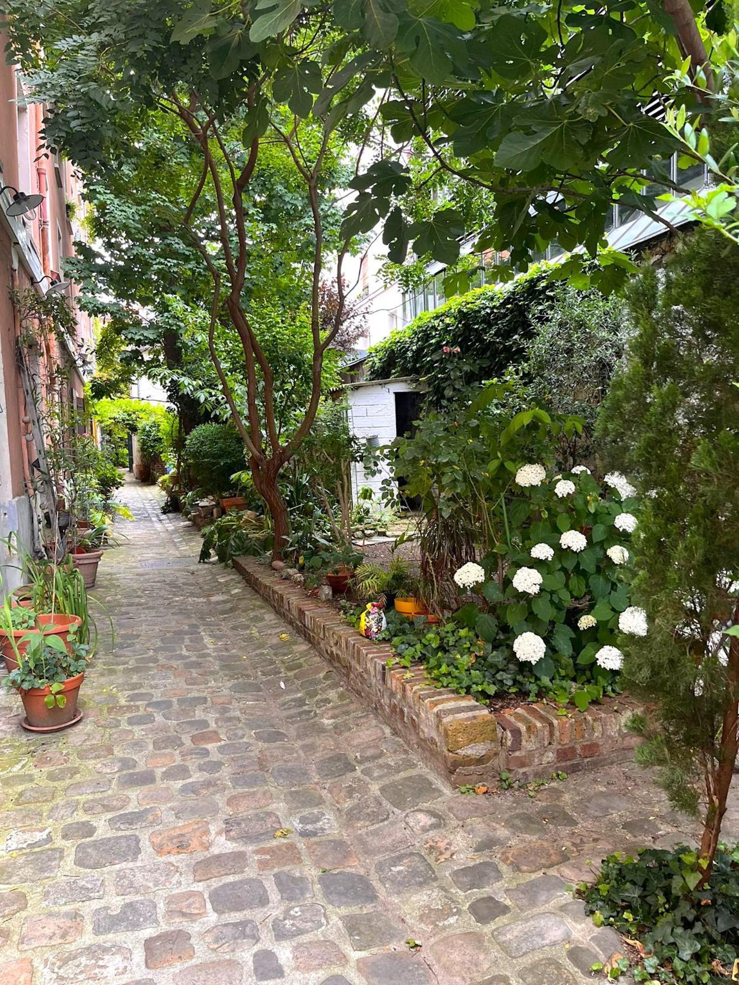 Romantic Garden Apartment