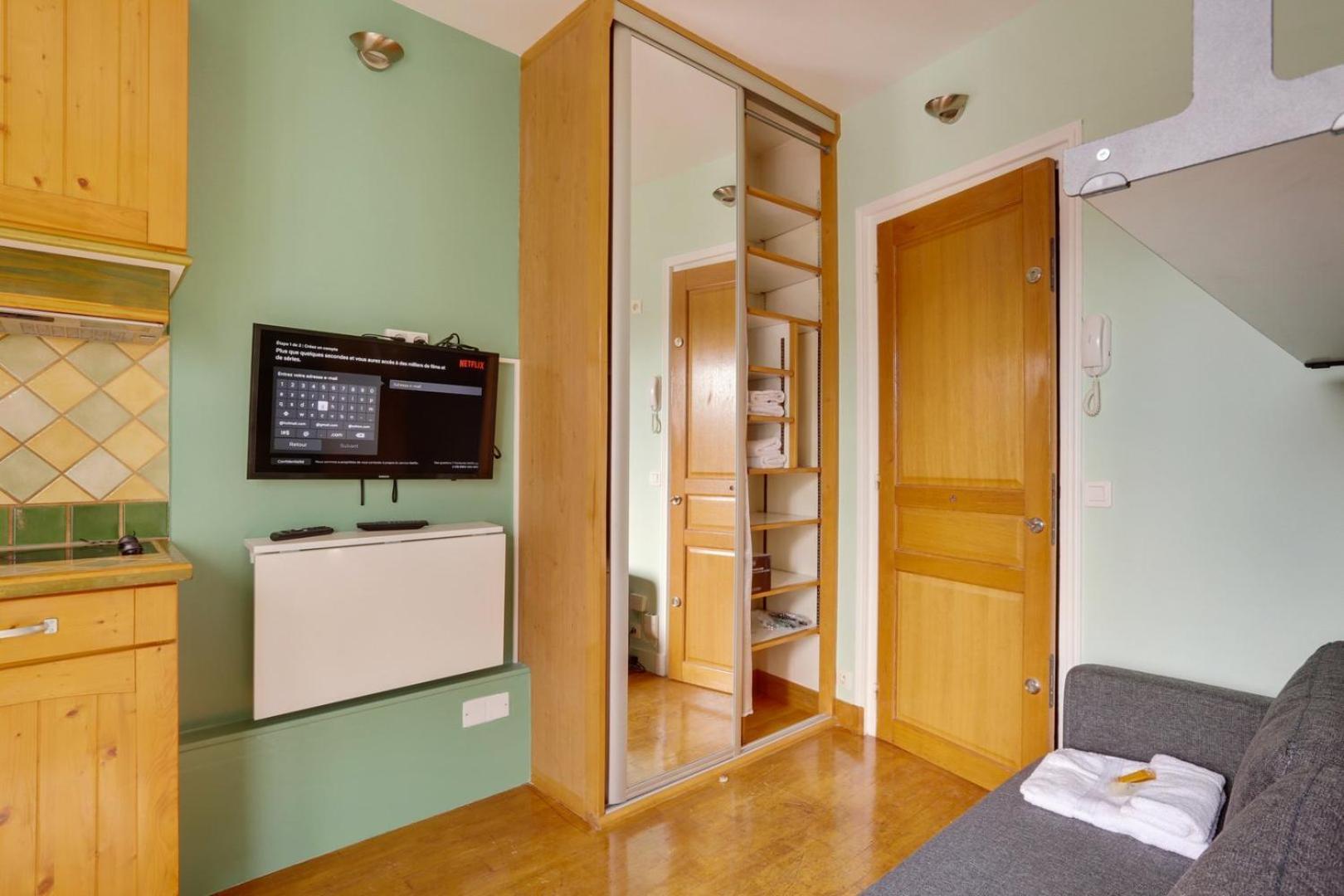 504 Mozart - Superb In * Paris