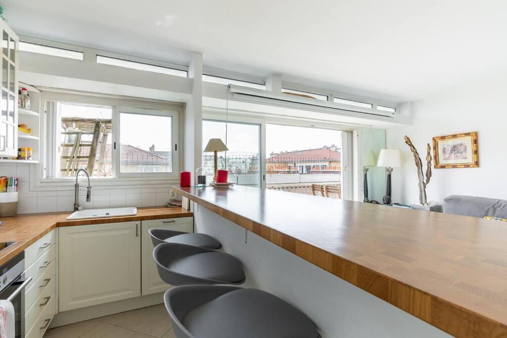 Vaugirard Lecourbe 2br Avec Balcon *