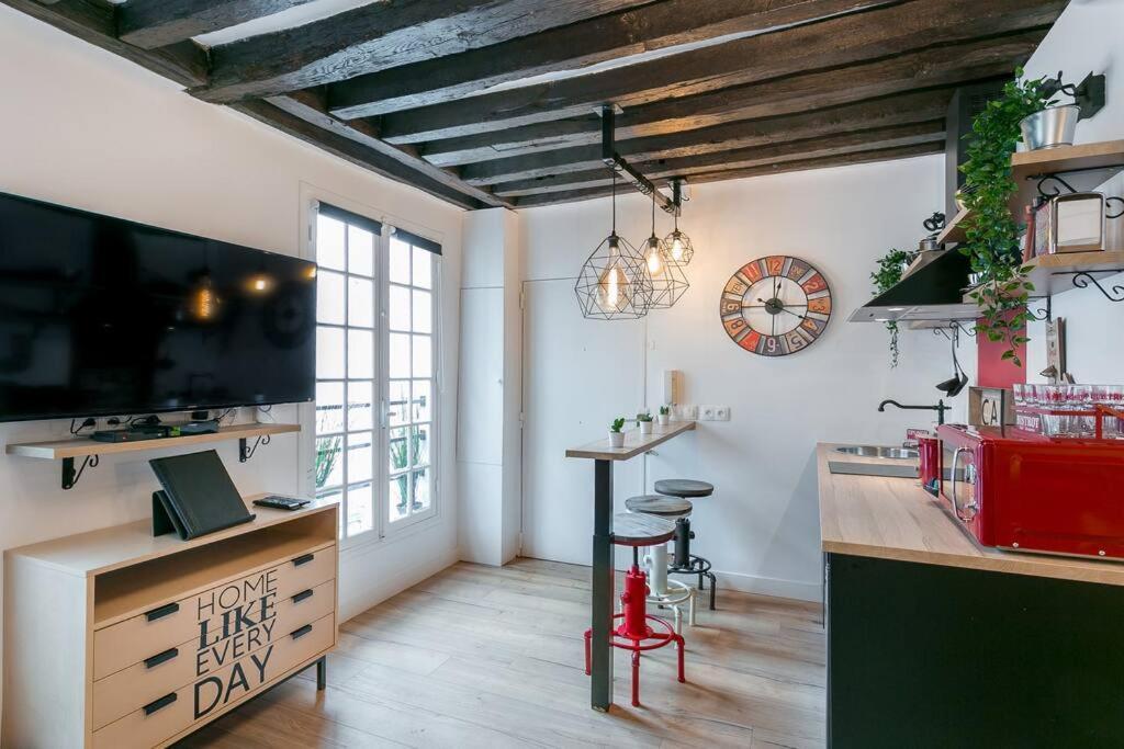 Apartment M1 - Magnificent In Le Marais's Heart *