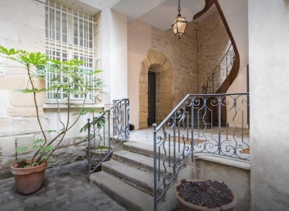 M1 - Magnificent In Le Marais's Heart Apartment