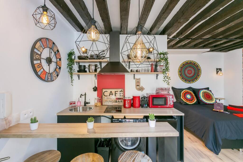 M1 - Magnificent In Le Marais's Heart Apartment