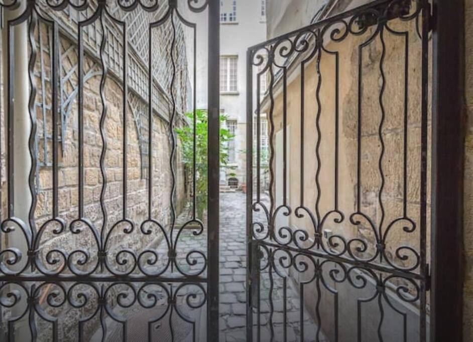 M1 - Magnificent In Le Marais's Heart Apartment *