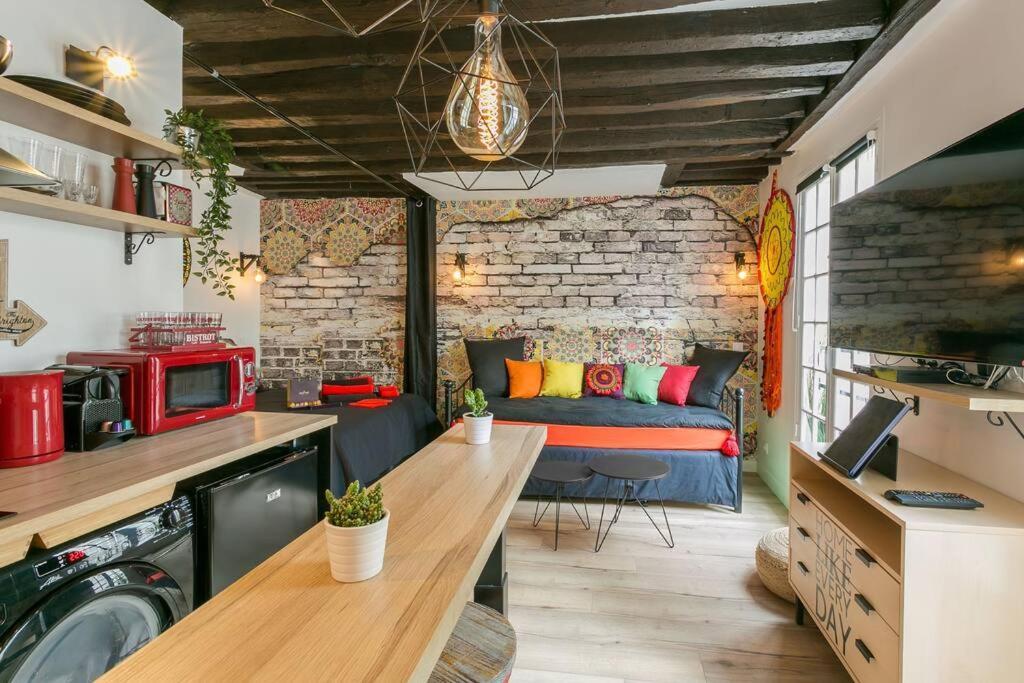 Apartment M1 - Magnificent In Le Marais's Heart *