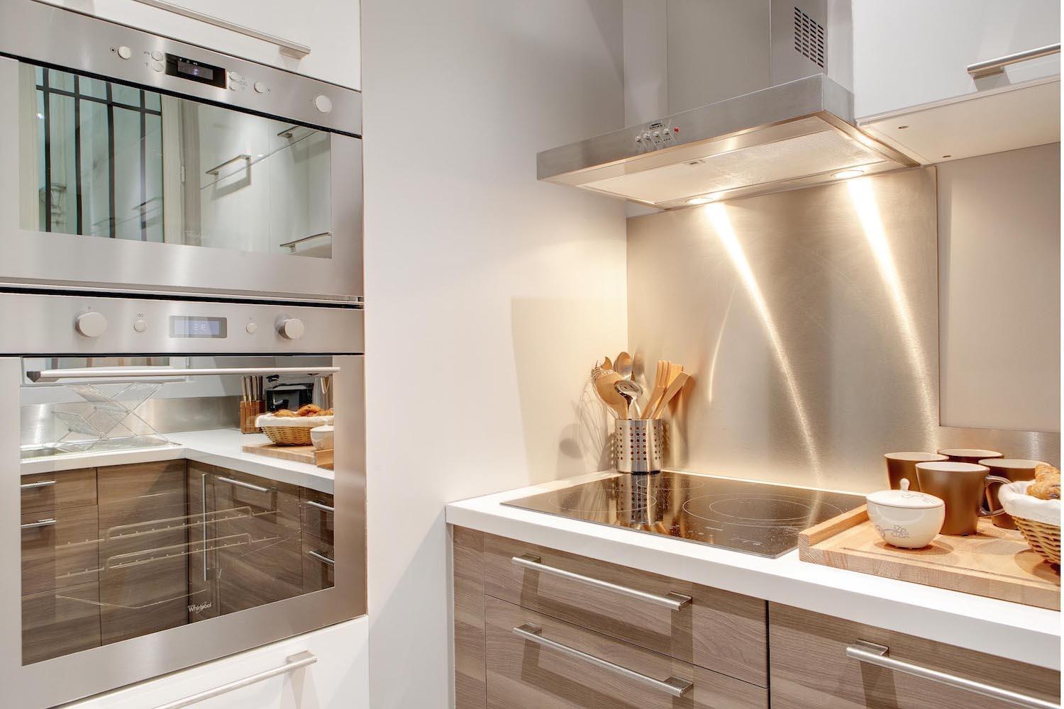 Apartment Blanc Manteau Paris