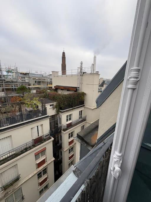 Sur Les Toits De Paris