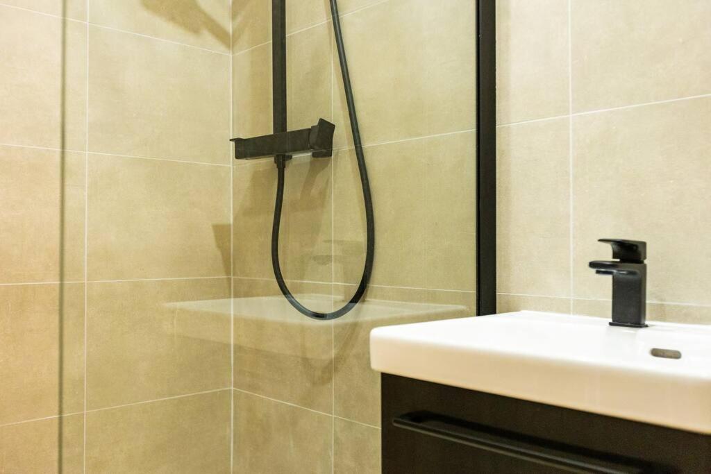 Coeur De - Grand Climatise 3 Br Apartment *