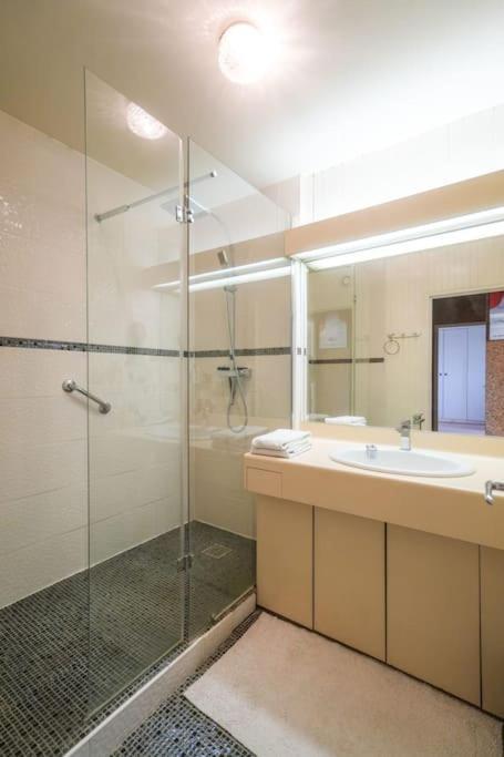 Beautifully Designed 1br With King Size Bed * Paris