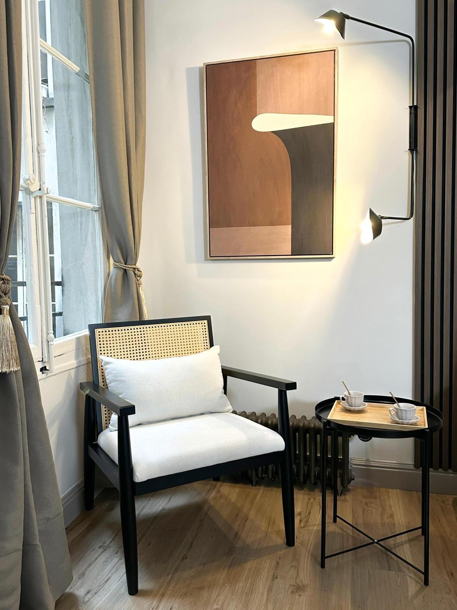 Unique At The Bourse Apartment *