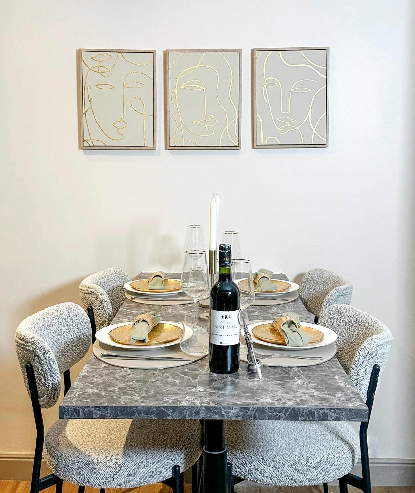 Unique At The Bourse Apartment *
