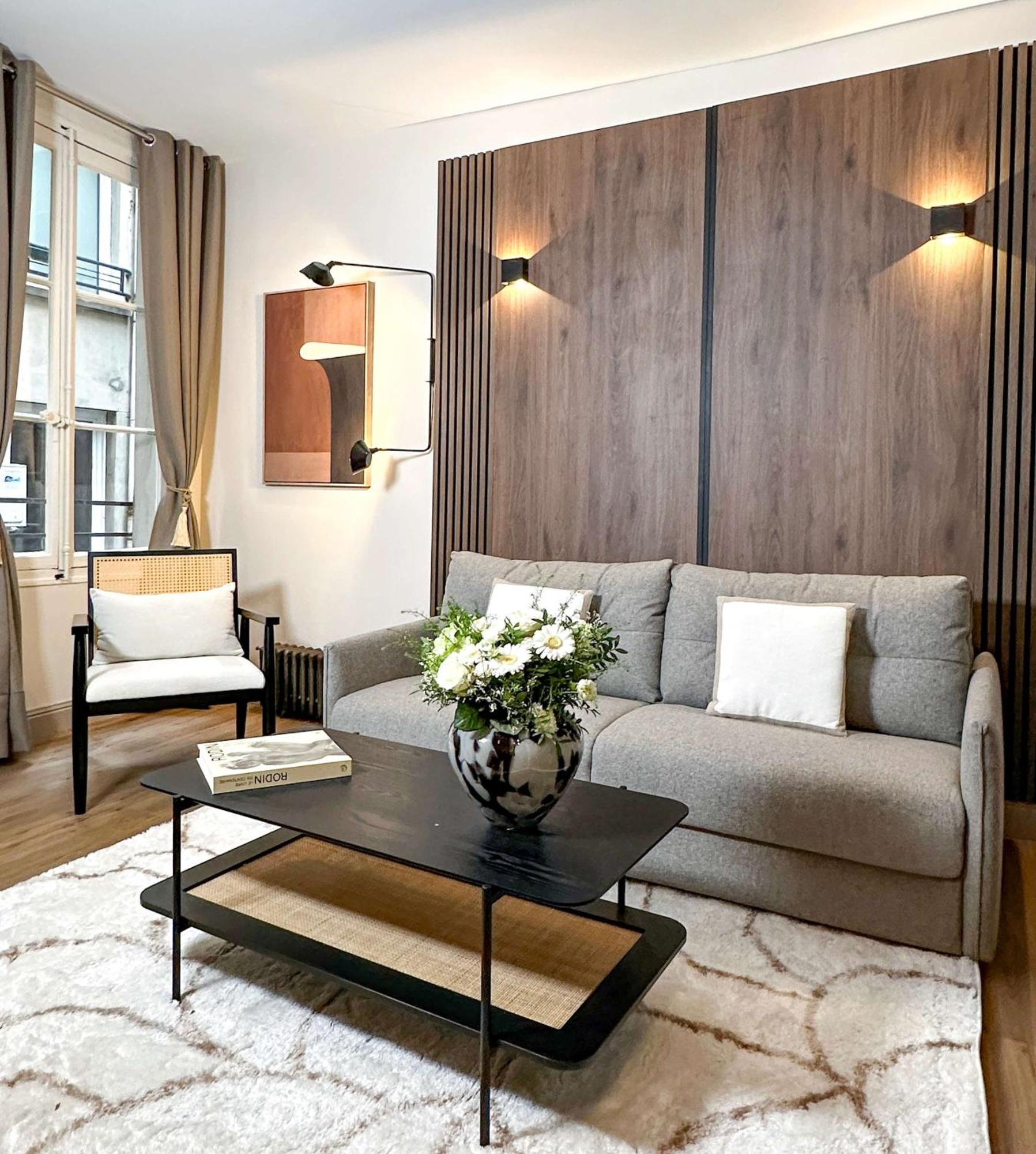 Unique At The Bourse Apartment *