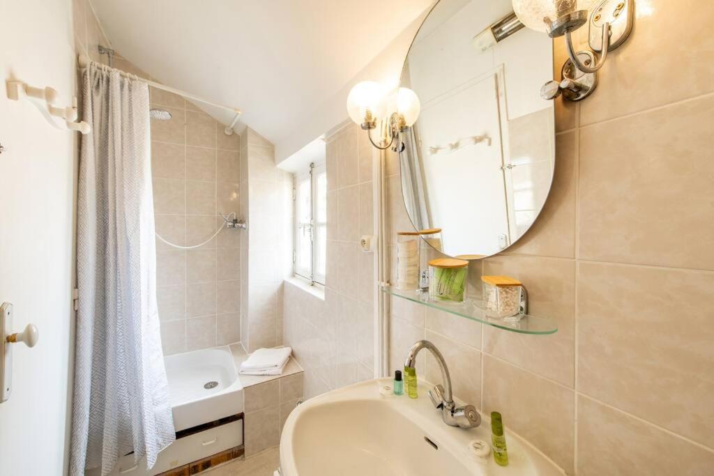 Heart Of Saint-germain Only 3 Minutes From The Amaizing Luxembourg Gardens * Paris