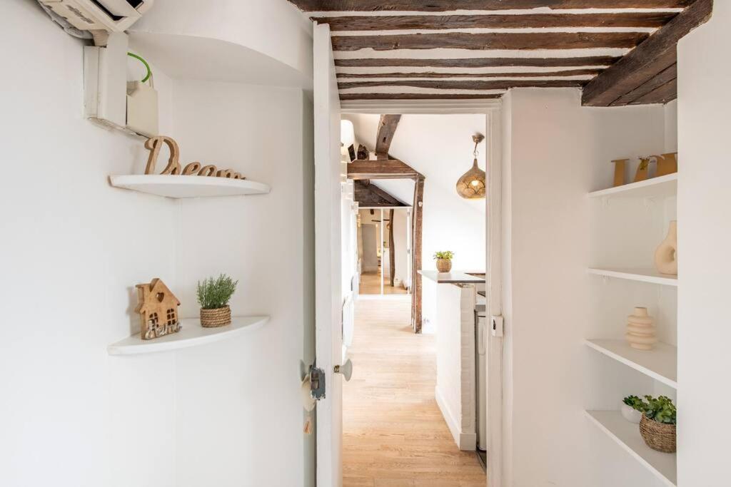 Heart Of Saint-germain Only 3 Minutes From The Amaizing Luxembourg Gardens Apartment