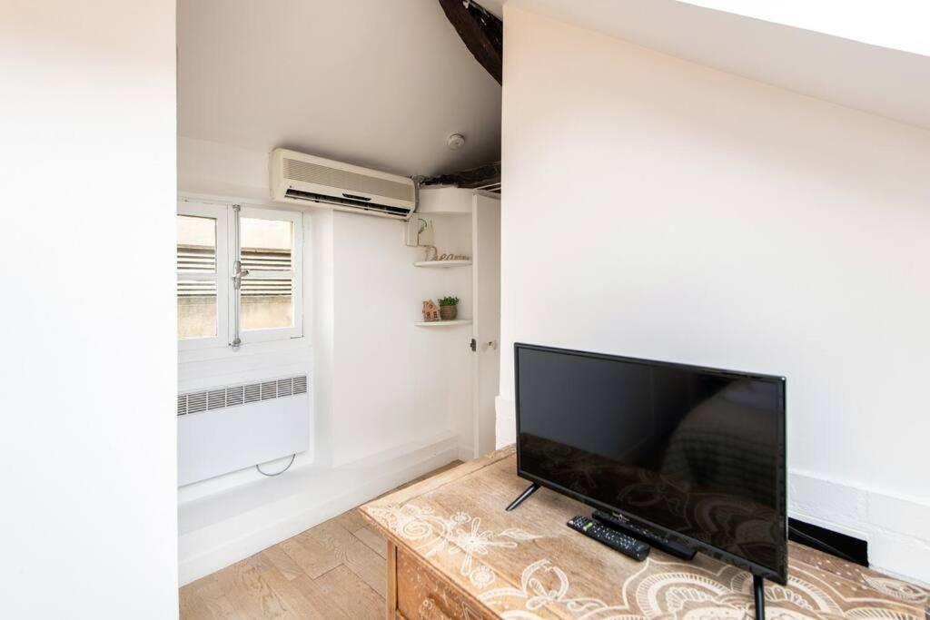 Heart Of Saint-germain Only 3 Minutes From The Amaizing Luxembourg Gardens Apartment Paris