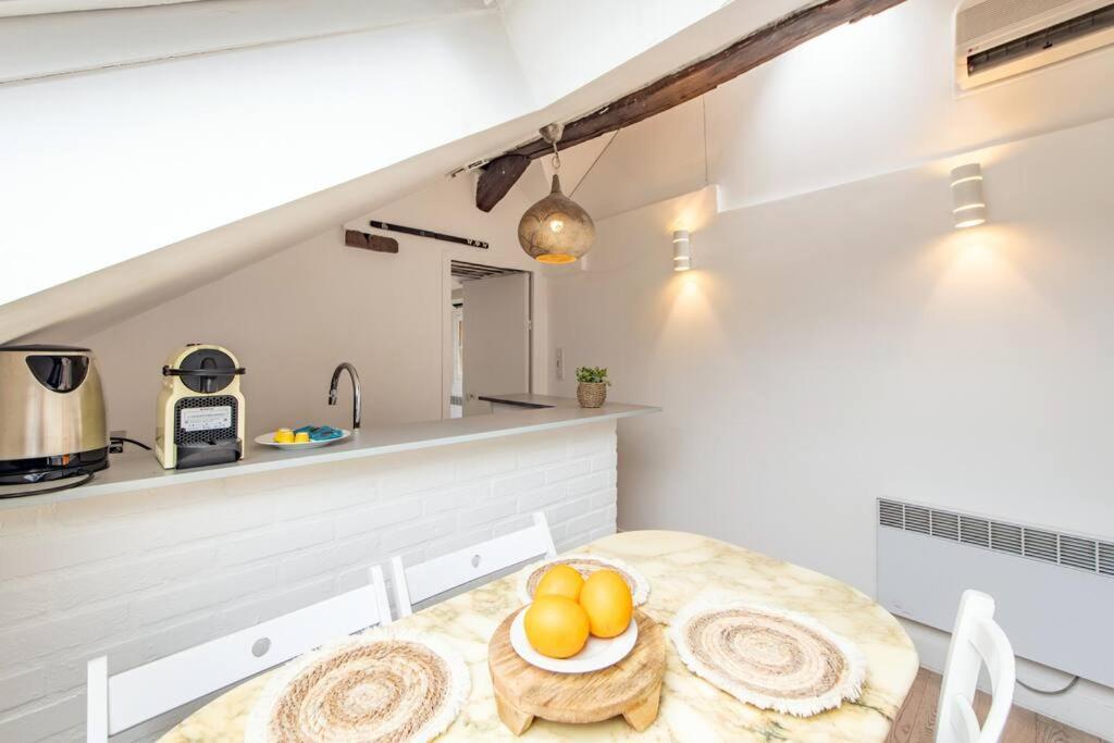 Heart Of Saint-germain Only 3 Minutes From The Amaizing Luxembourg Gardens Apartment