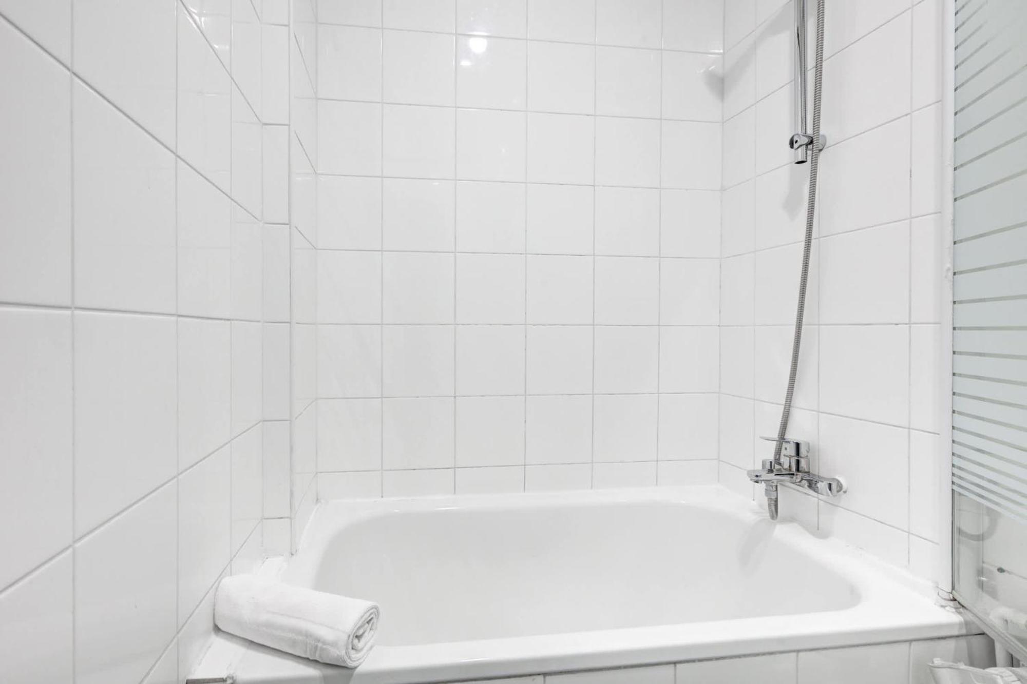 Le Marais & Place Des Vosges - Cityapartmentstay Paris