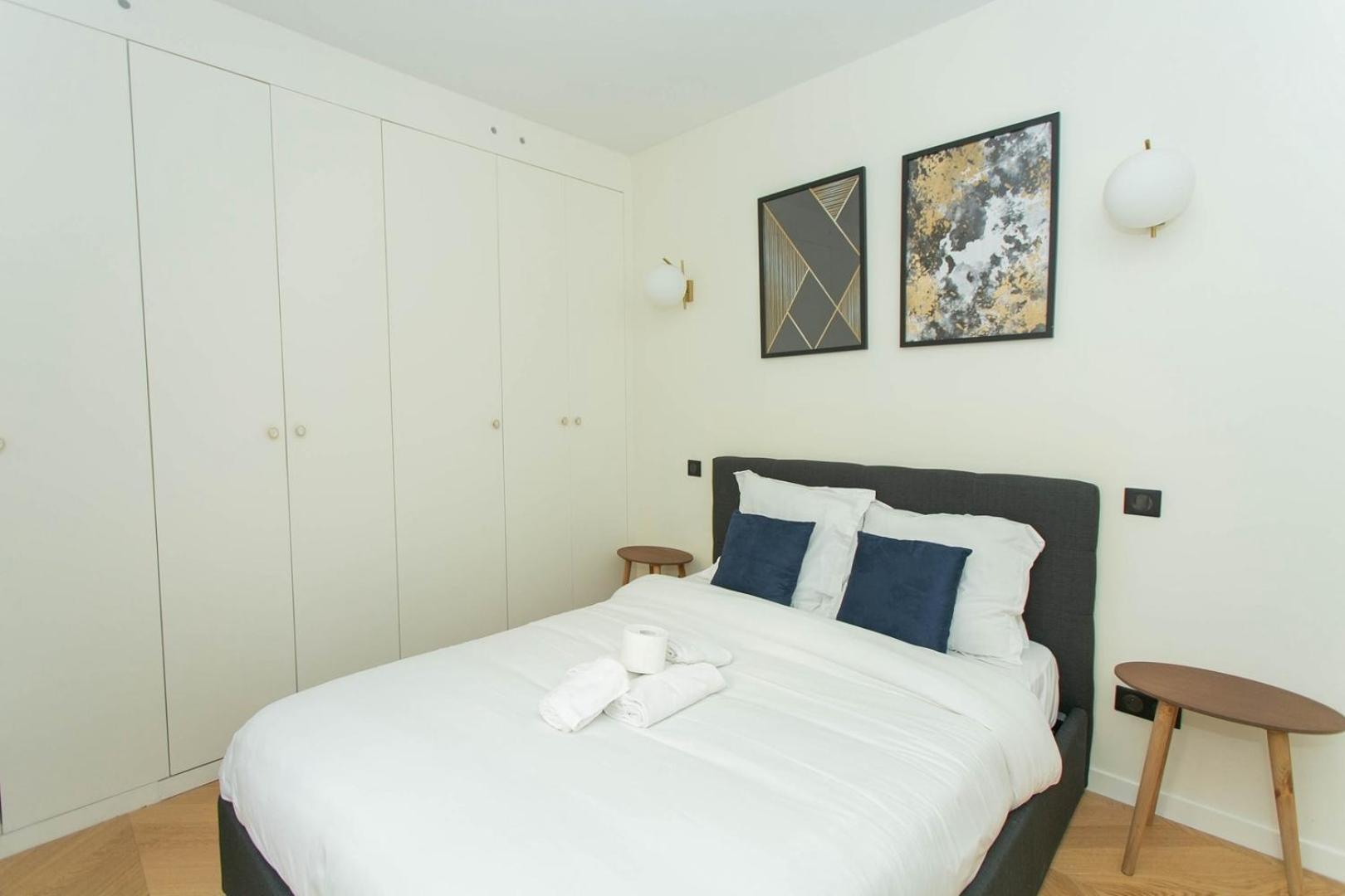 Bnbnook - 2br - Walk To Champs-elysees Apartment *