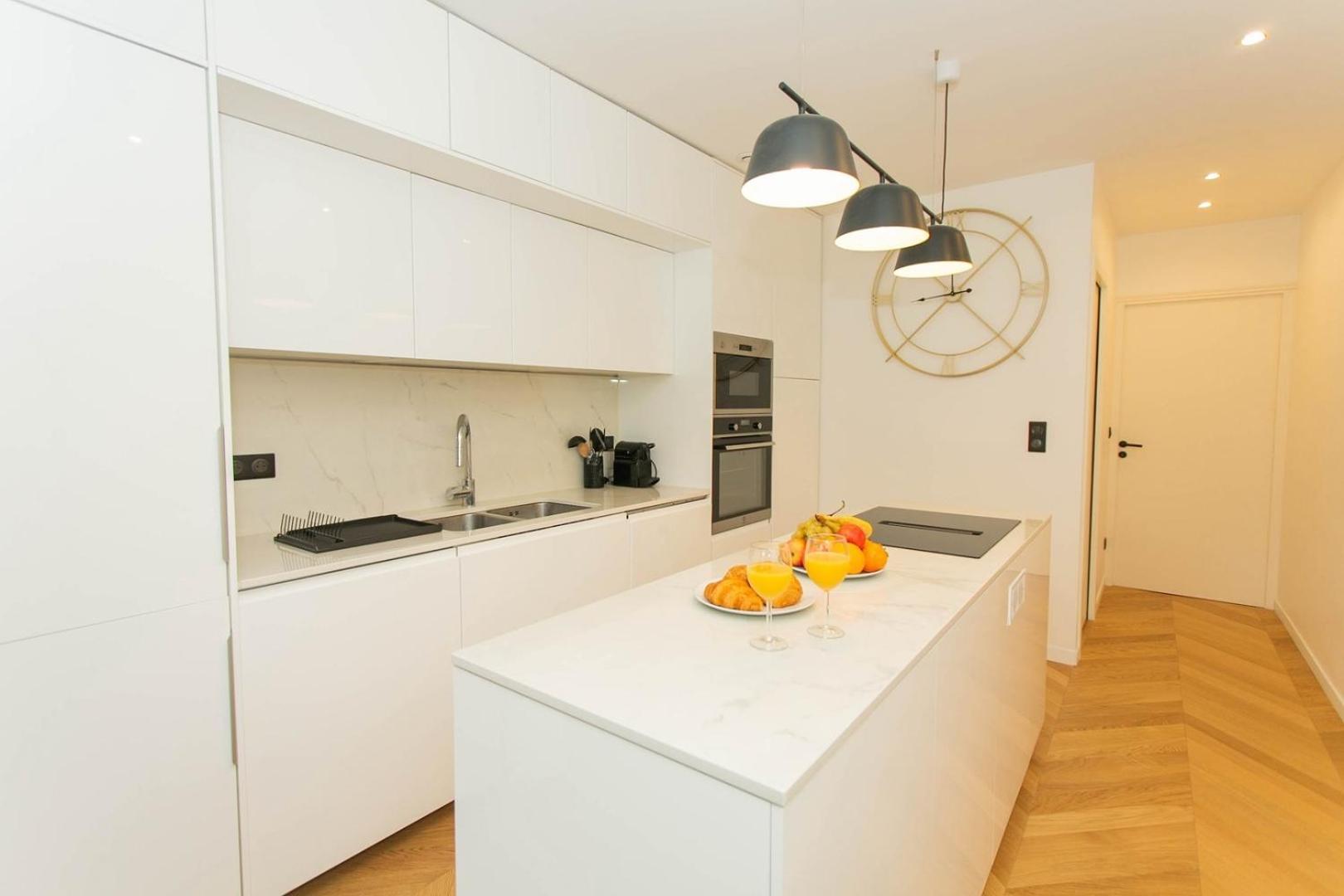 Bnbnook - 2br - Walk To Champs-elysees Apartment *