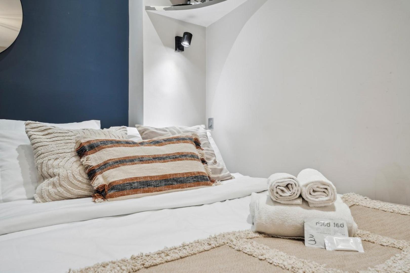 Bnbnook - In Paris' Heart - Eiffel Tower Apartment *