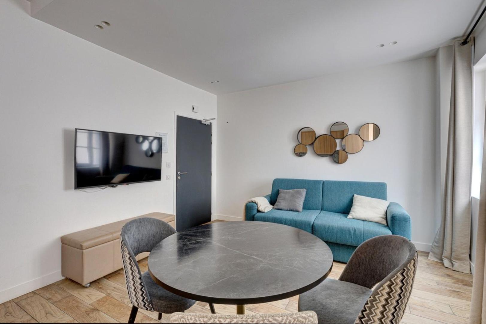 152 Sylvie - Superbe A Paris