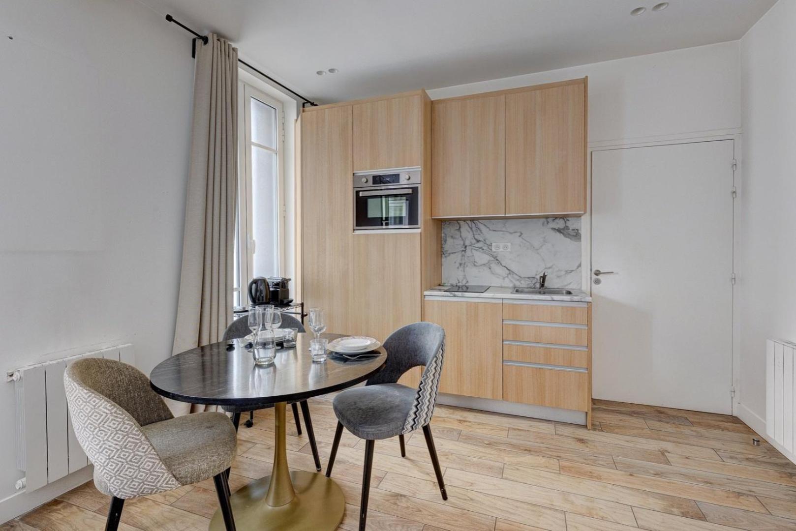 152 Sylvie - Superbe A Paris