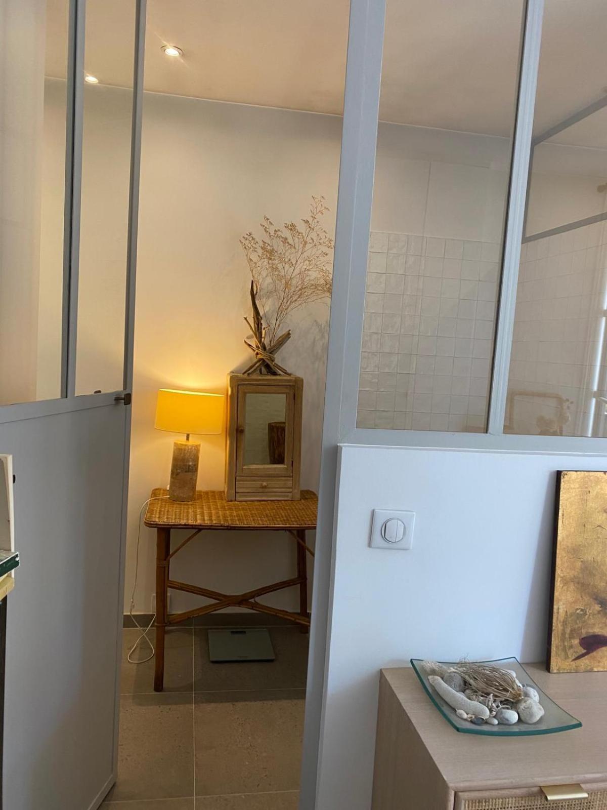 A Deux Pas Du Canal Saint Martin Apartment *