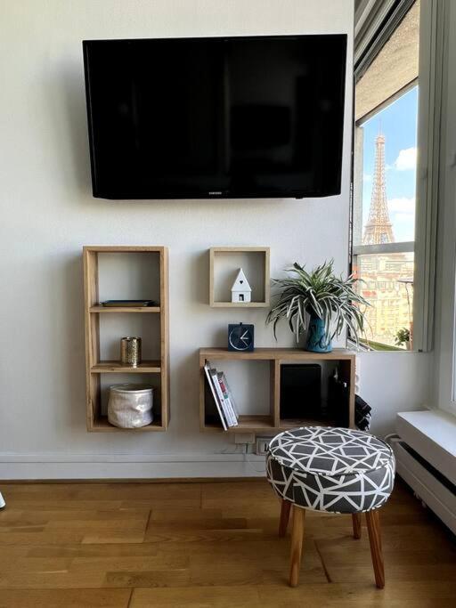 Tour Eiffel - Vue Imprenable Au-dessus Des Toits, Balcon Appartement *