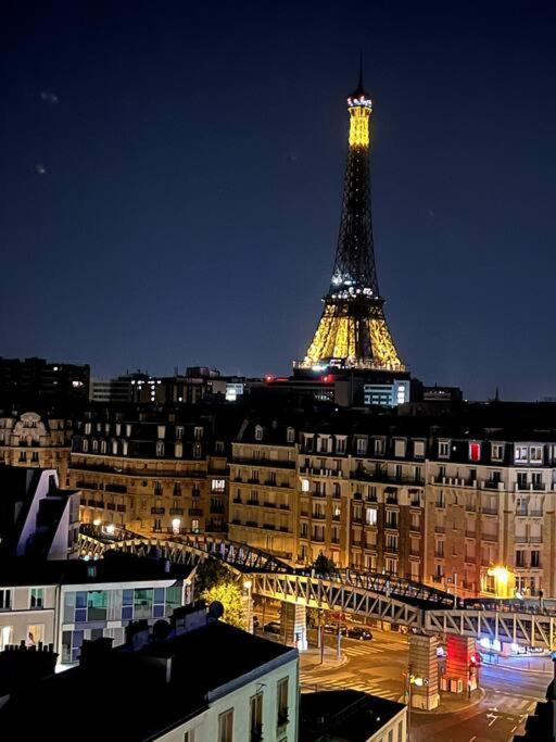 Tour Eiffel - Vue Imprenable Au-dessus Des Toits, Balcon Apartment