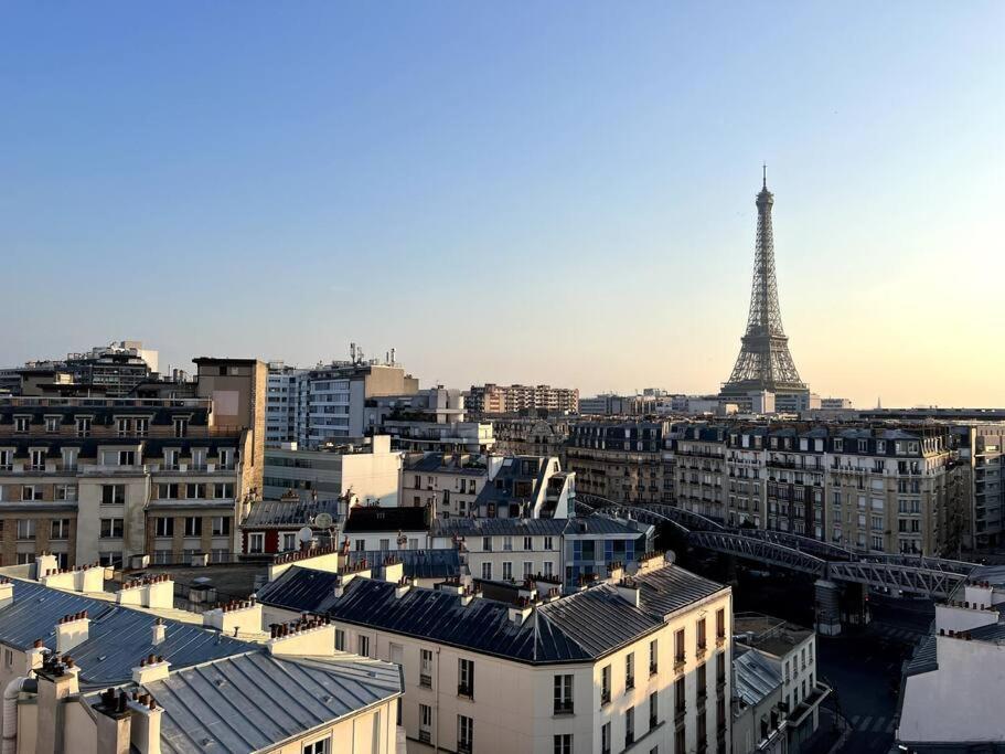 Tour Eiffel - Vue Imprenable Au-dessus Des Toits, Balcon Apartment *