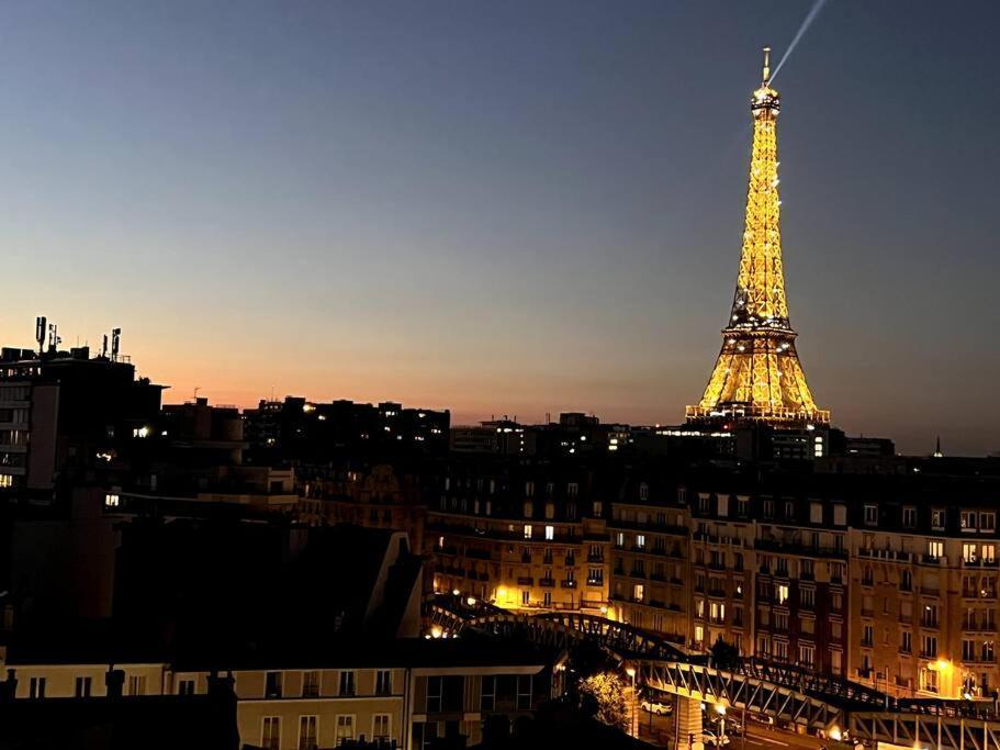 Tour Eiffel - Vue Imprenable Au-dessus Des Toits, Balcon Apartment Paris