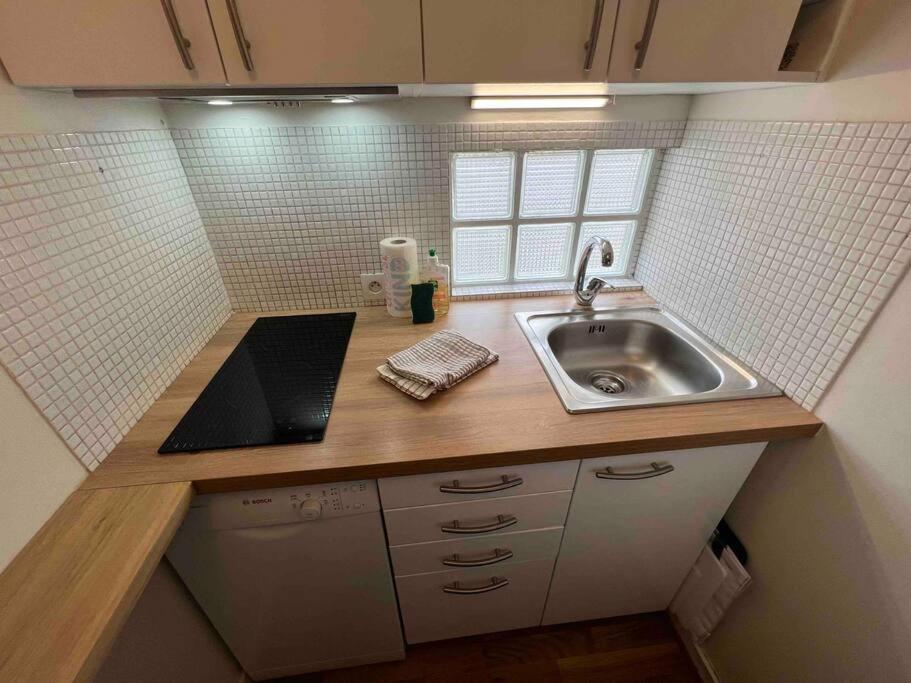 Tour Eiffel - Vue Imprenable Au-dessus Des Toits, Balcon Apartment