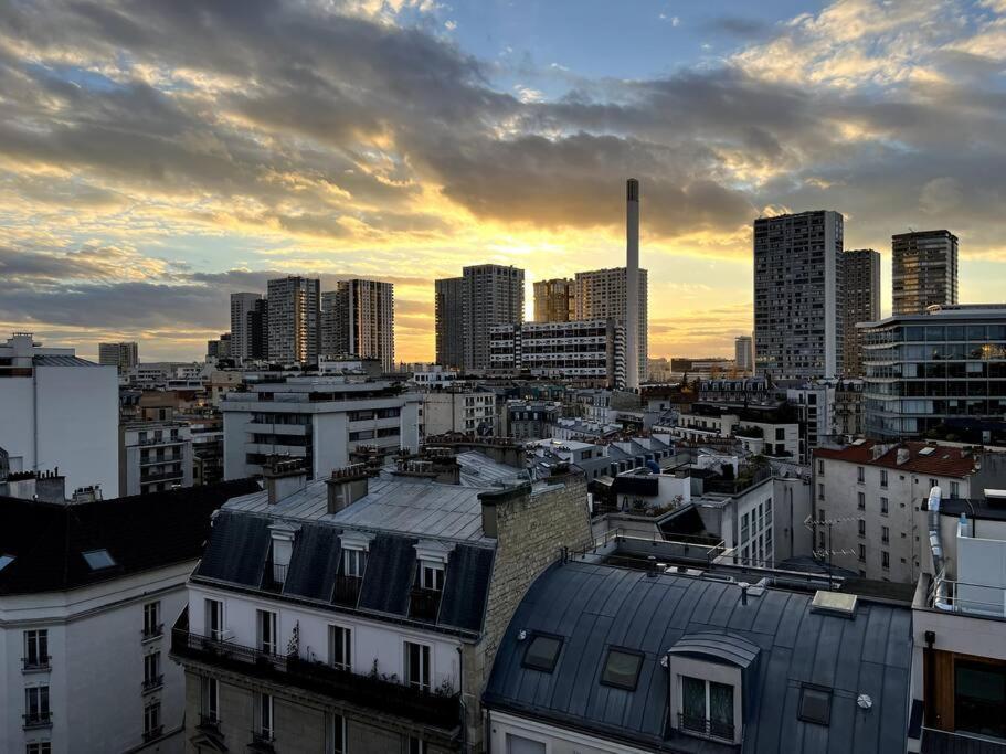 Tour Eiffel - Vue Imprenable Au-dessus Des Toits, Balcon Appartement *