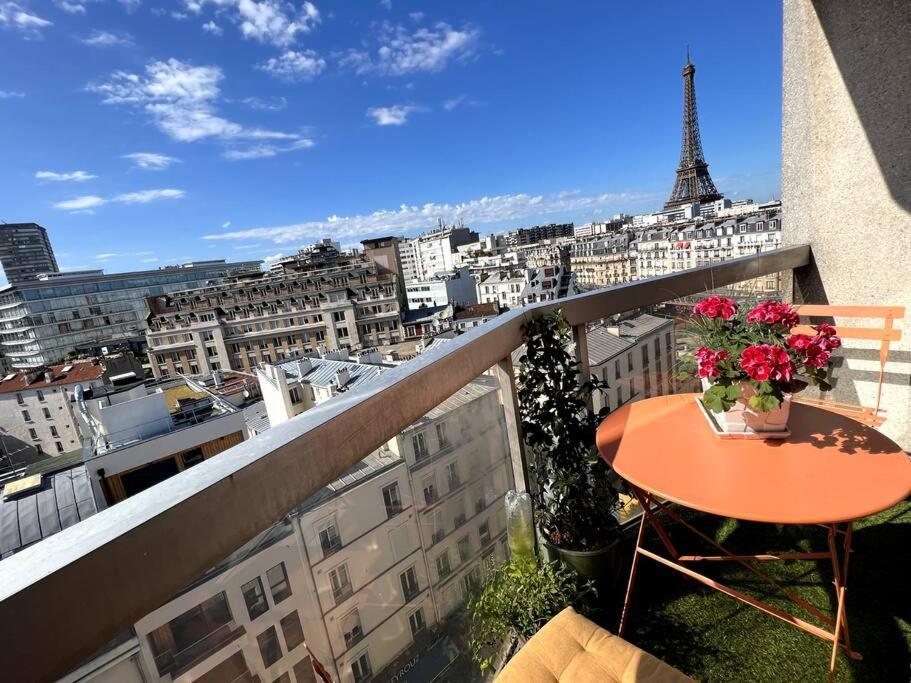 Tour Eiffel - Vue Imprenable Au-dessus Des Toits, Balcon Apartment *