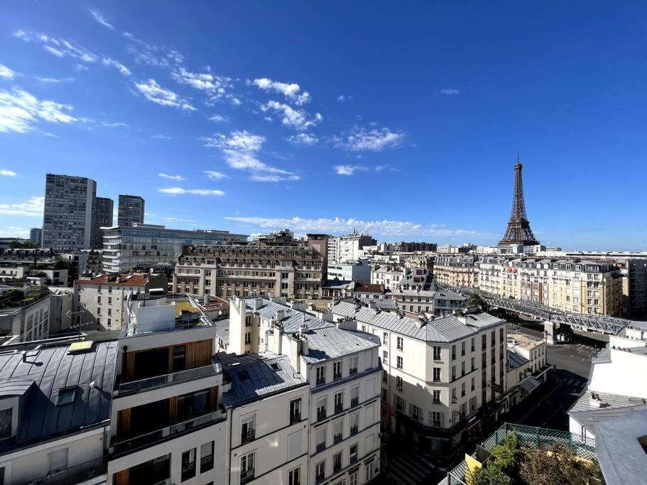 Tour Eiffel - Vue Imprenable Au-dessus Des Toits, Balcon Paris