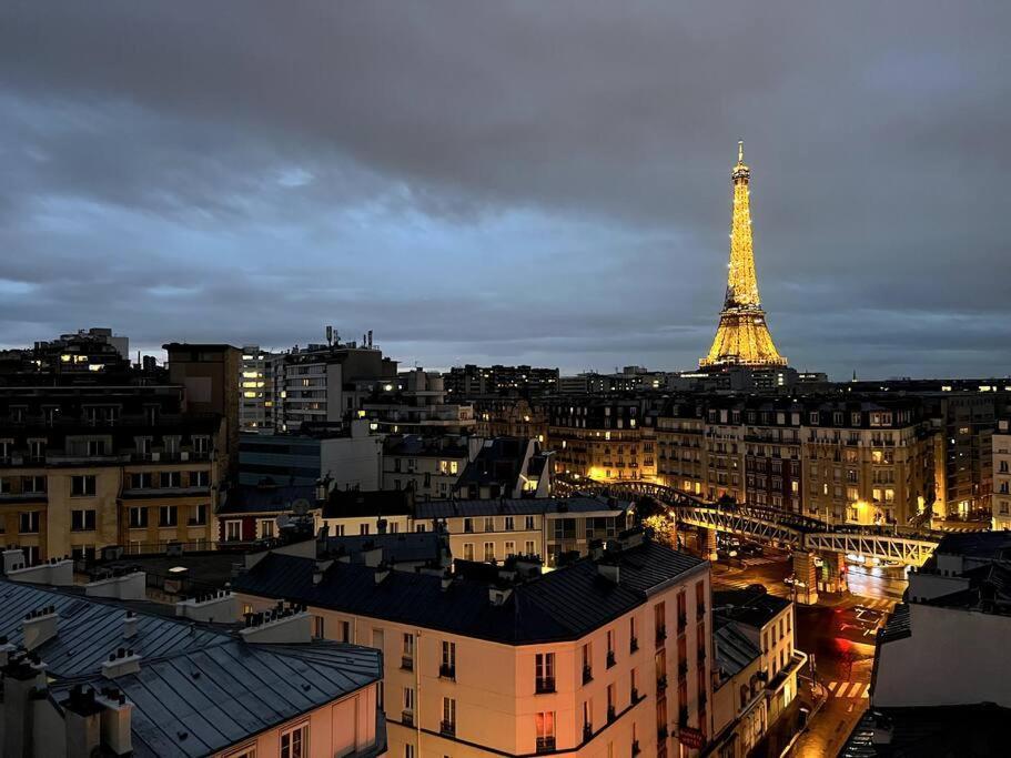 Apartment Tour Eiffel - Vue Imprenable Au-dessus Des Toits, Balcon