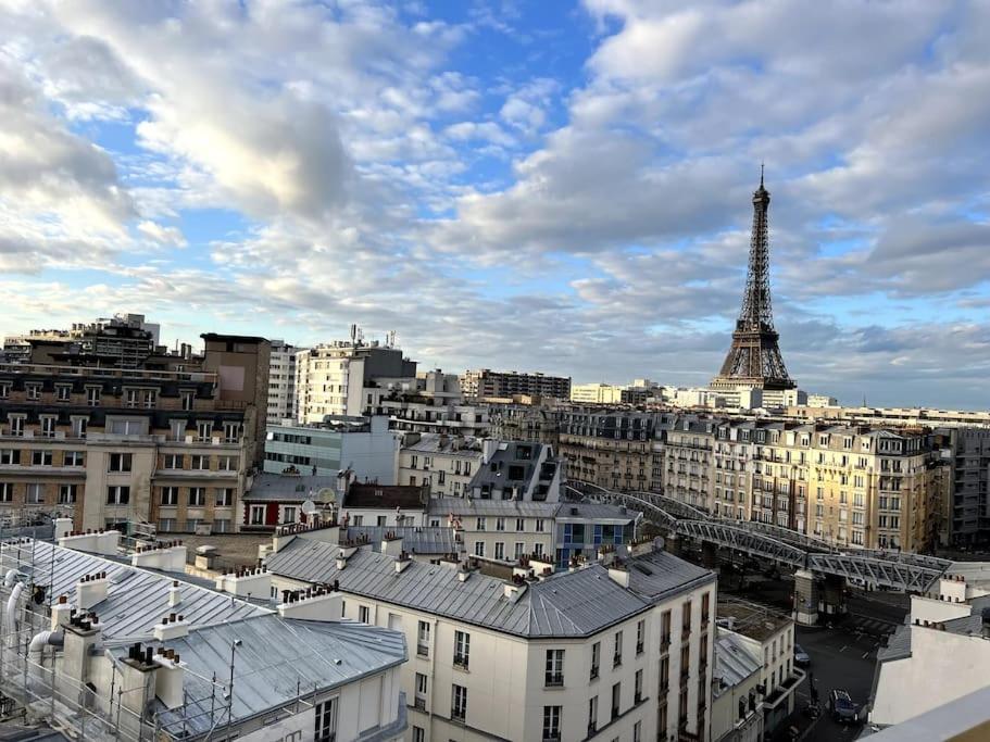 Tour Eiffel - Vue Imprenable Au-dessus Des Toits, Balcon Apartment *