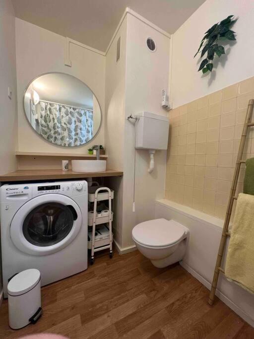 Tour Eiffel - Vue Imprenable Au-dessus Des Toits, Balcon Appartement